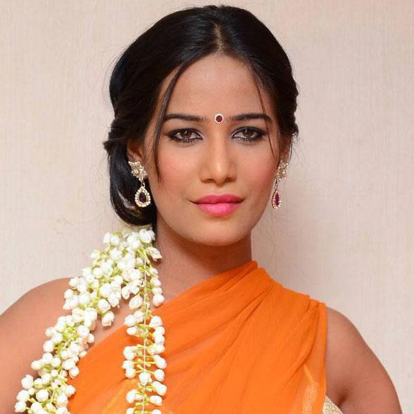 Poonam's Ultimate Compliment to Allu Arjun