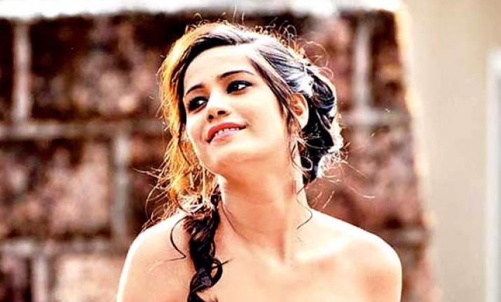 Poonam Strip promise: Will Rain Allow Her?