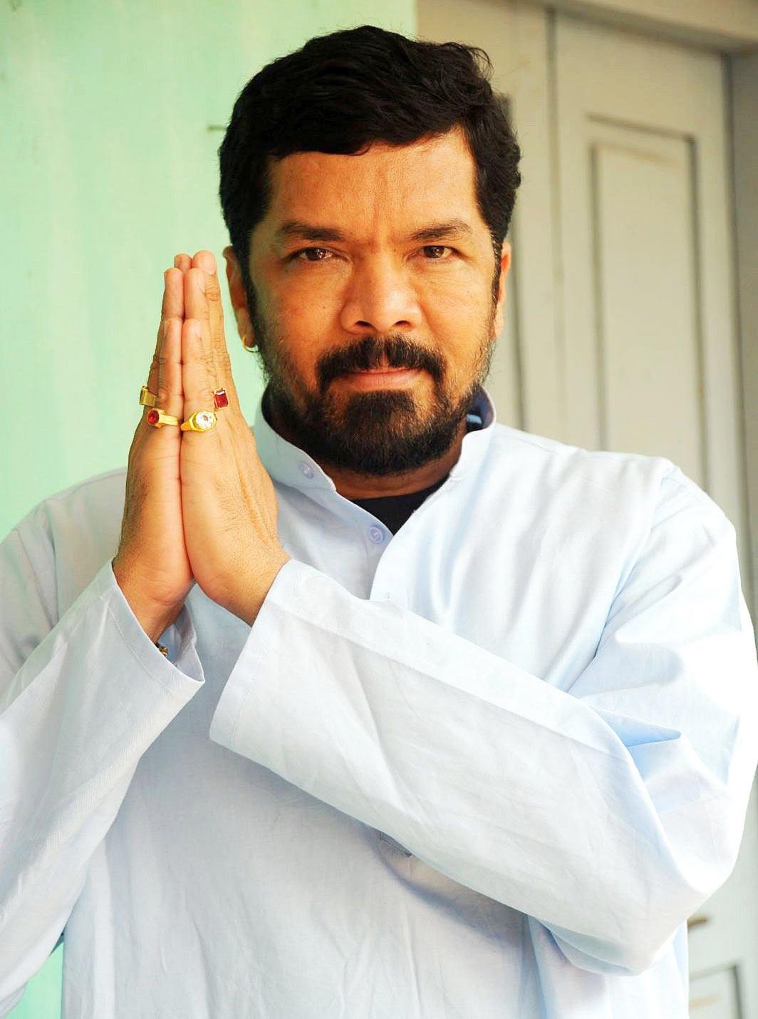Posani's role in Malli Modalaindi revealed