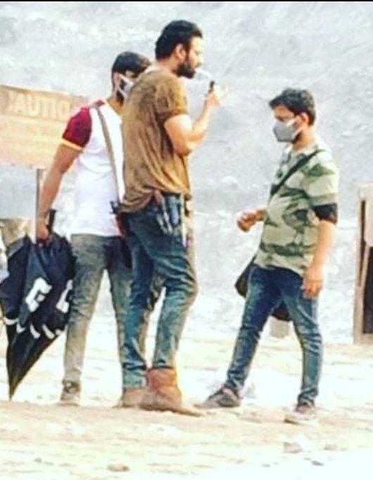 Salaar: Prabhas' leaked pics create a storm