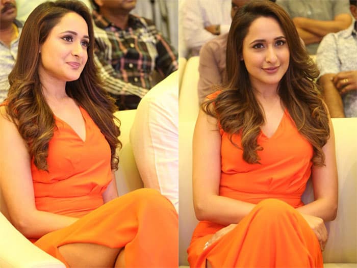 Heroine Comes Out Of Saree