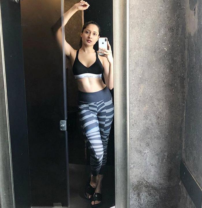 Hot Pic: Spicy Siren Flaunts Her Curves