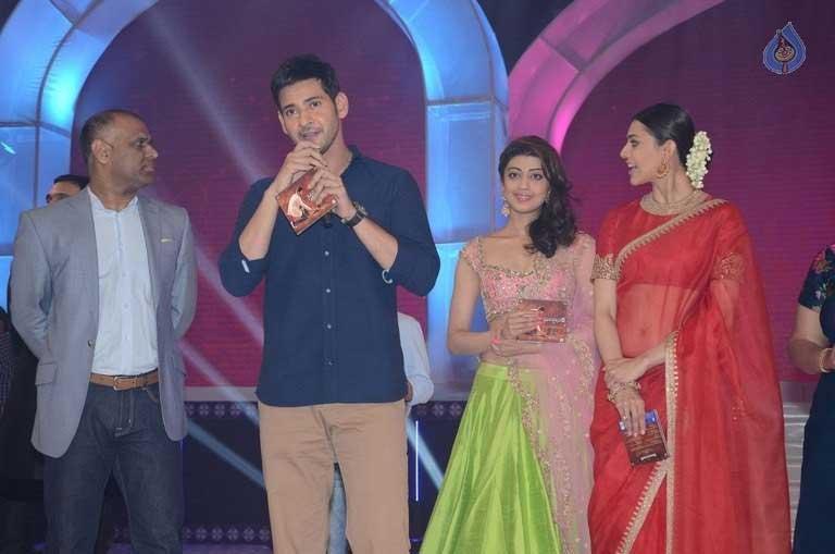 Pranitha Completely Ignored by Mahesh!