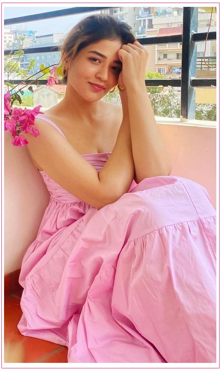 Priyanka Jawalkar Turns Pretty In Rose Color