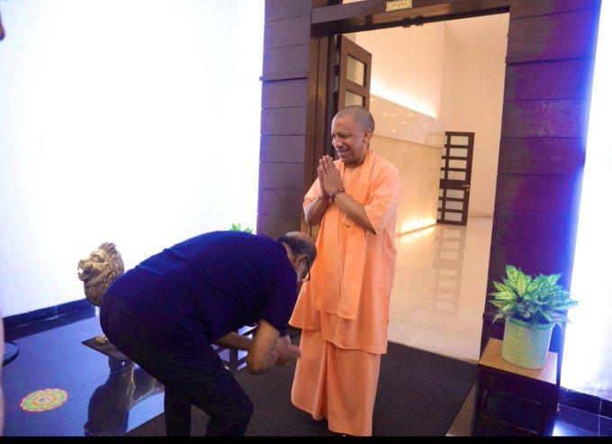 Rajinikanth Met UP CM Yogi Adityanath Along with His Wife