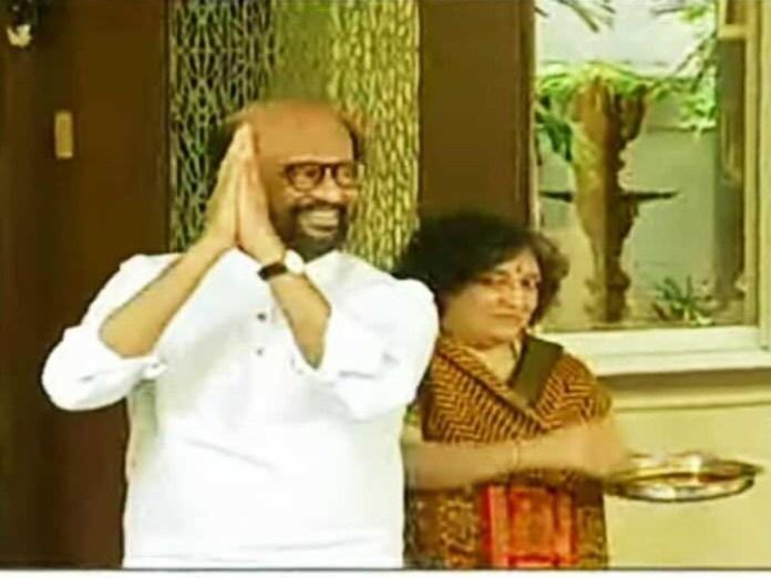 Superstar Welcomed With 'Aarti'