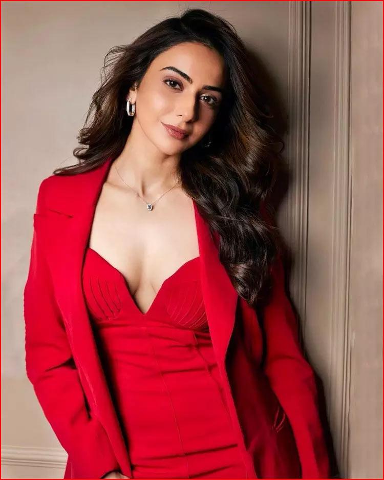 Rakul Preet wows turning red hot