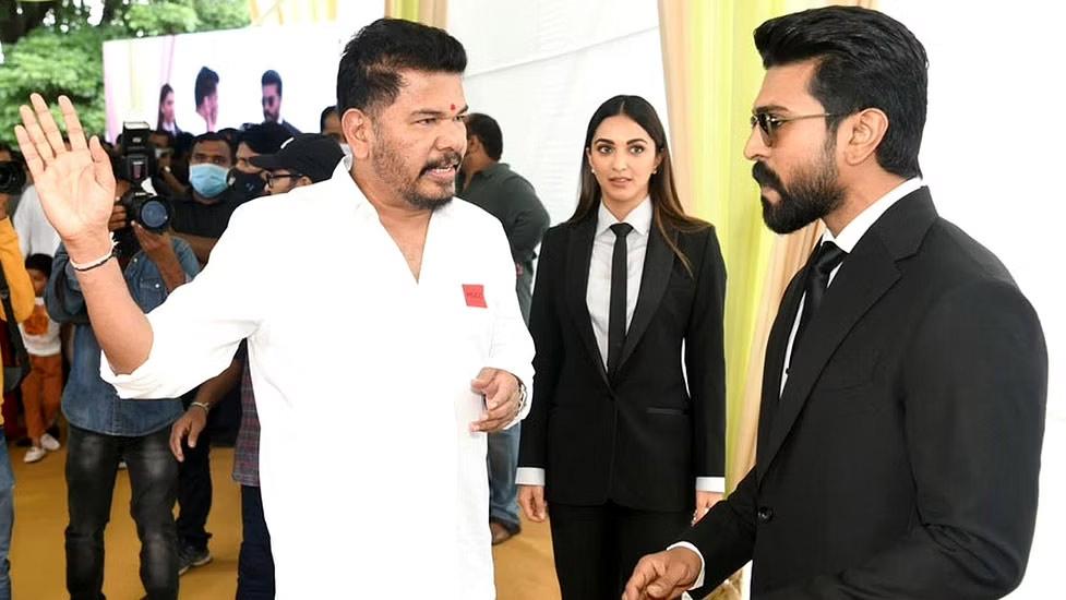 Game Changer climax: Ram Charan to take on the goons