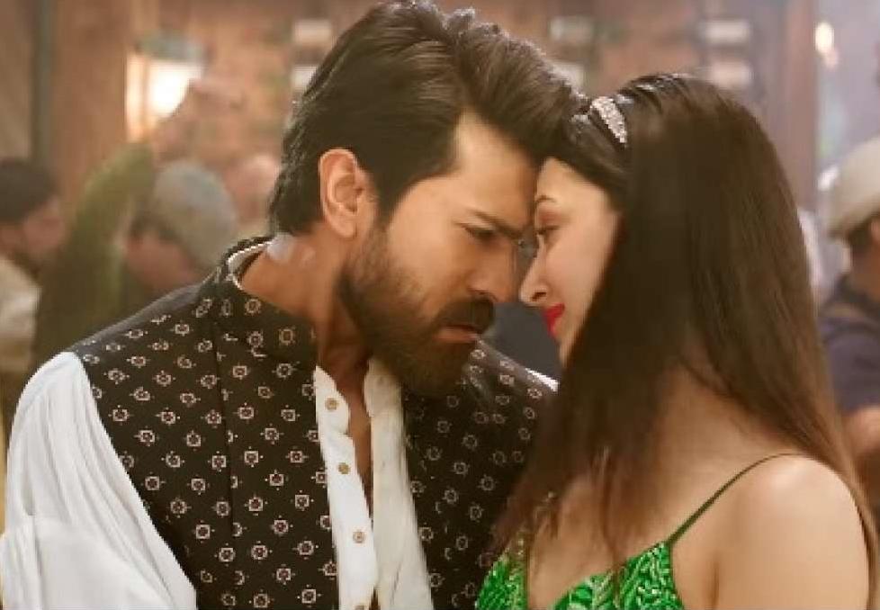What Ram Charan, Kiara Advani doing on a beach?