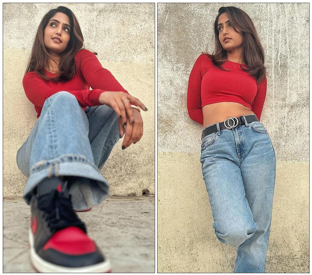 Reba Monica John Mesmerises In Red