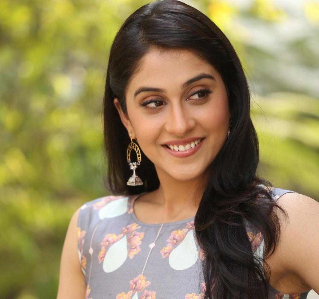 Regina Cassandra counters her director