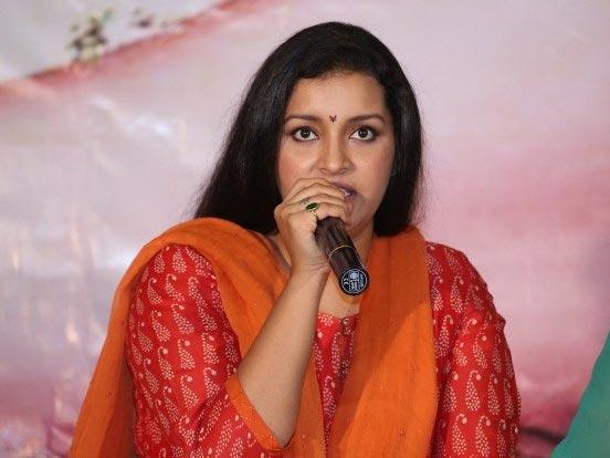 Renu Desai Furious @ Hospitals!
