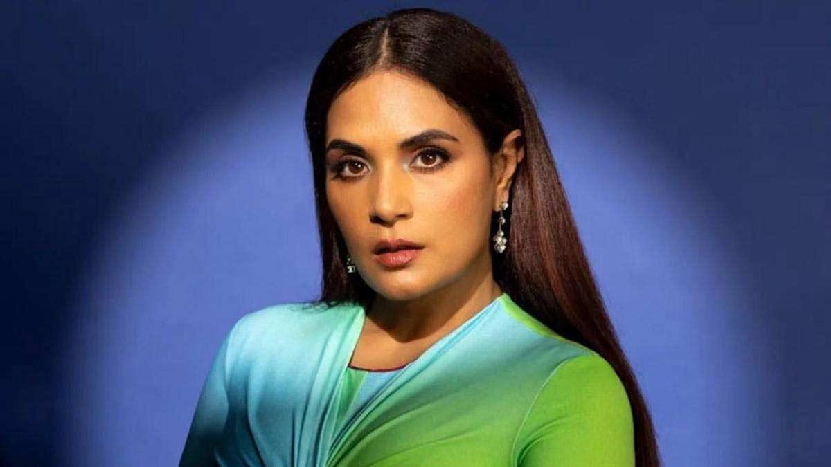 Richa angry with Air India and MakeMyTrip