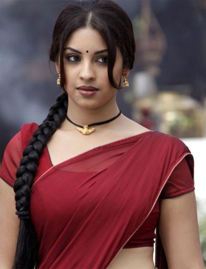 Hot Heroine Retires From Movies