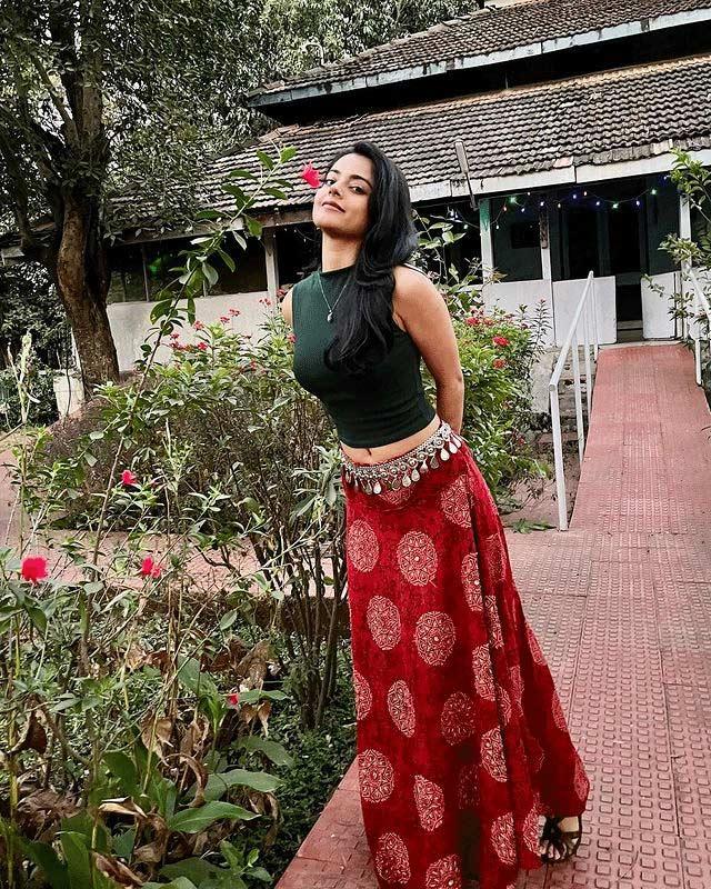 Riddhi Kumar sizzles in a floral top