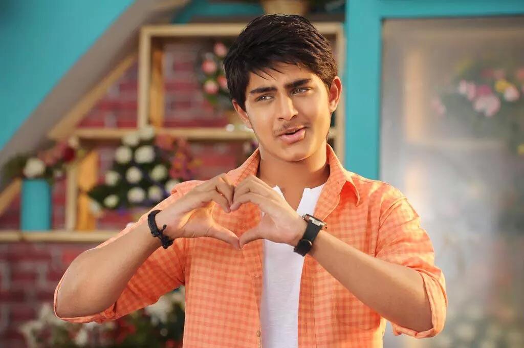 What is Srikanth's son Roshan's connection to Hrithik and Salman?