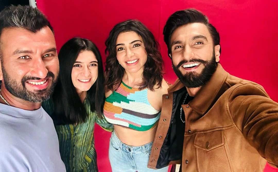 Samatha along with Ranveer delivers on Zomato