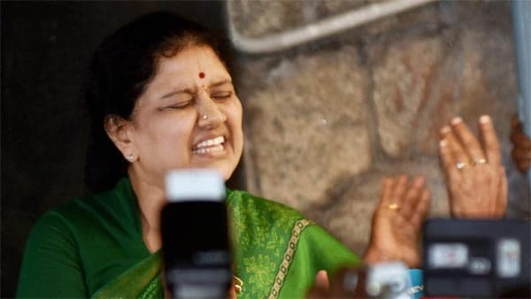 Sasikala, Clever Politics!