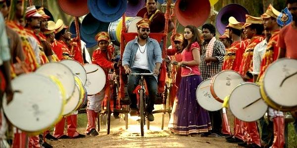 Nara Rohit Locks Holi Time!