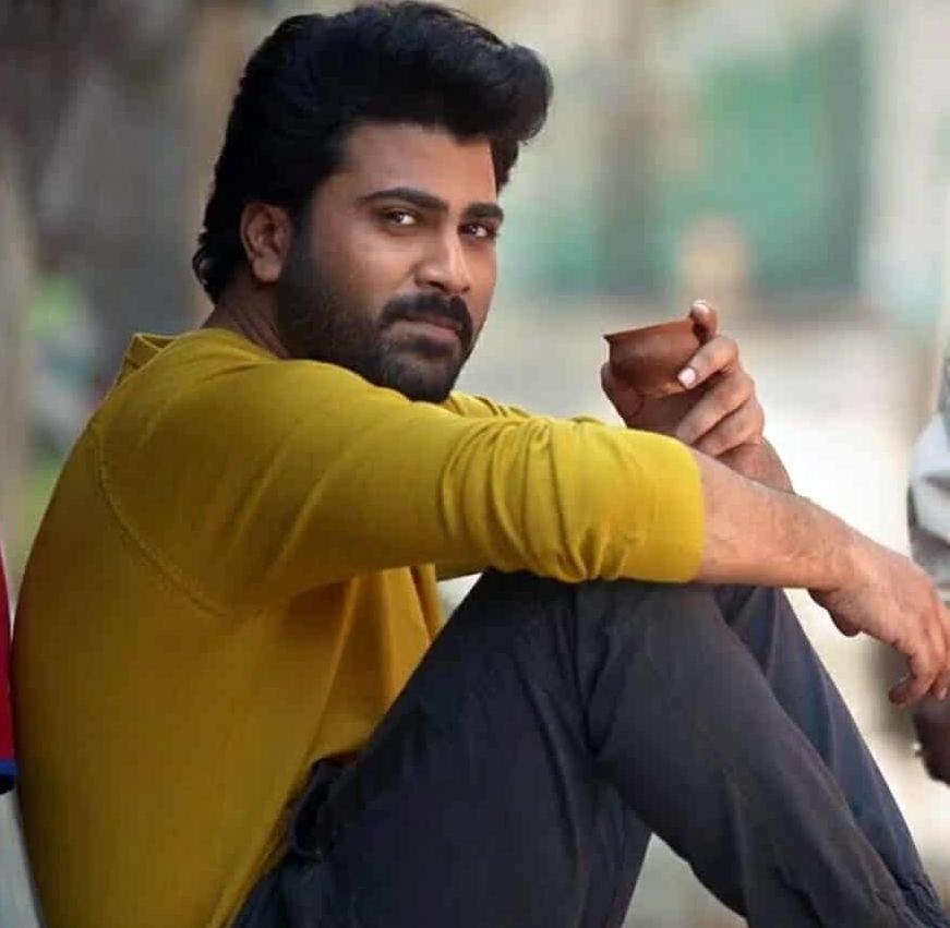 Sharwanand eyeing two beauties