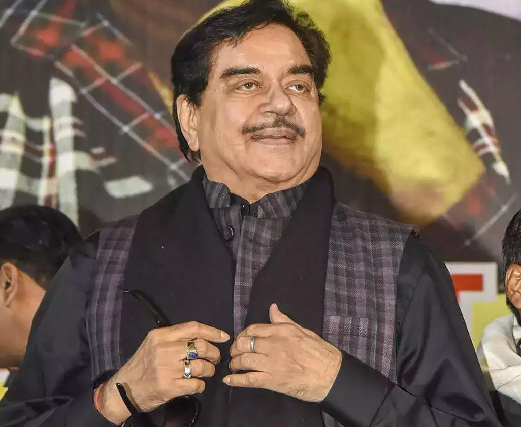 Shatrughan Sinha admitted to hospital