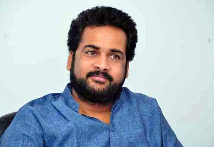 Pawan Lady Fan Fitting Retort to Actor Shivaji