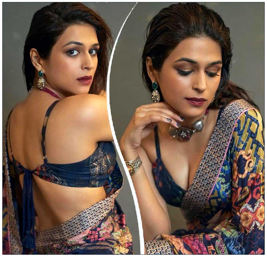Shraddha Das turns sensuous in blue saree