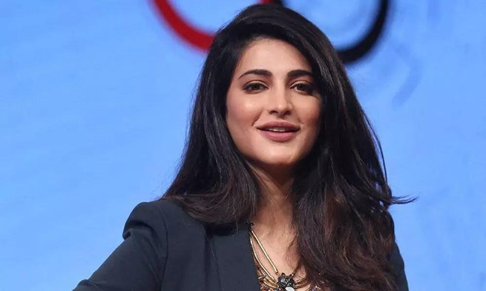 Shruti Haasan flies to Greece