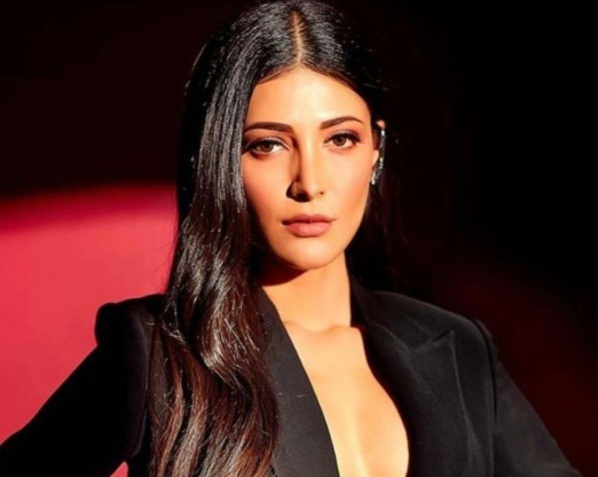 Shruti Haasan Rare Feat