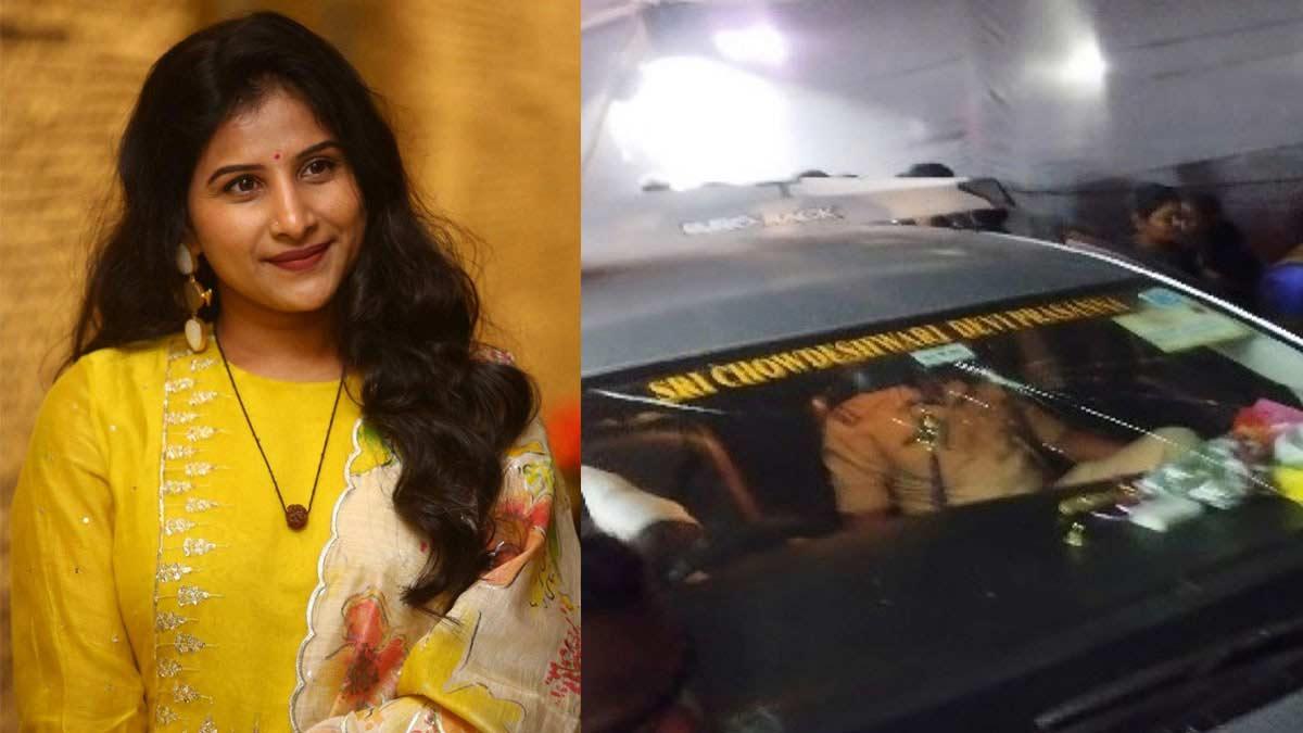 Singer Mangli met with an accident