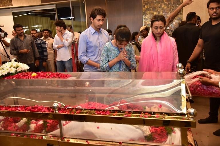 Sitara turns emotional for Grandfather Krishna