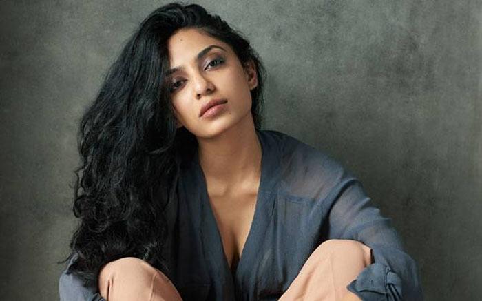 Fresh Heroine Found In Kamathipura