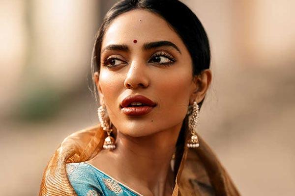 Telugu Hottie Lands In Tamil Biggie