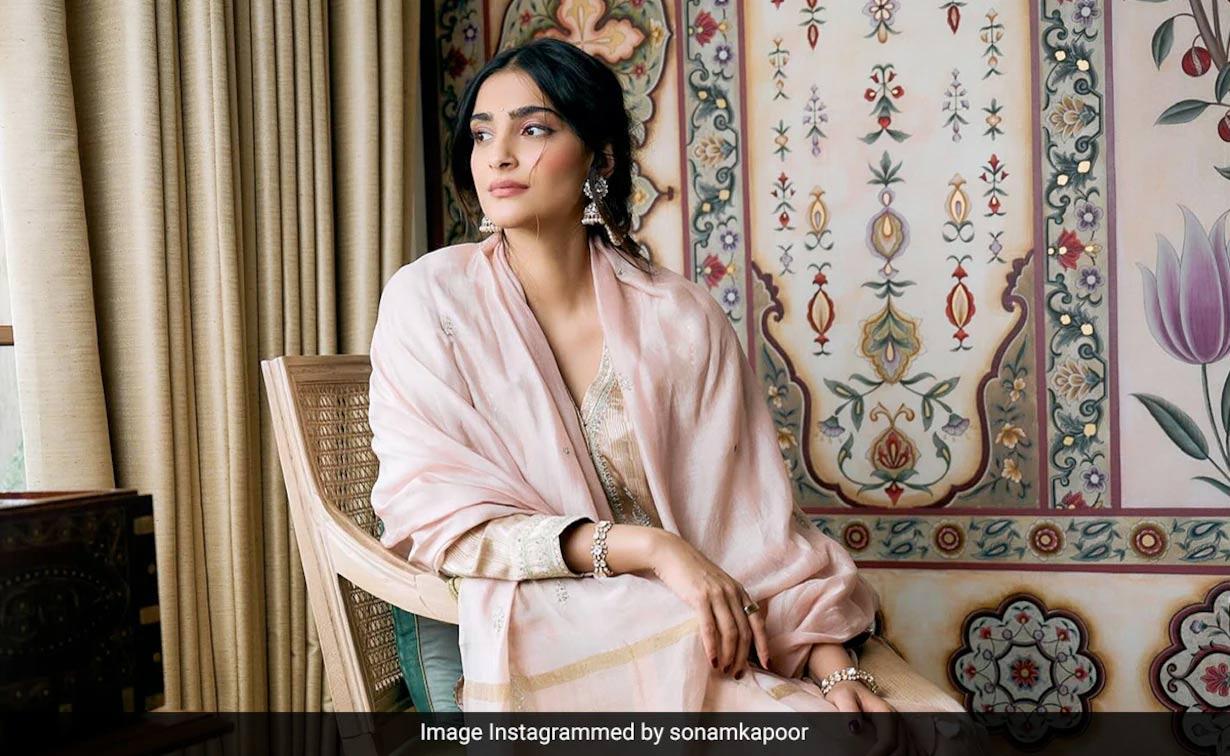 Sonam Kapoor steals hearts with a traditional look