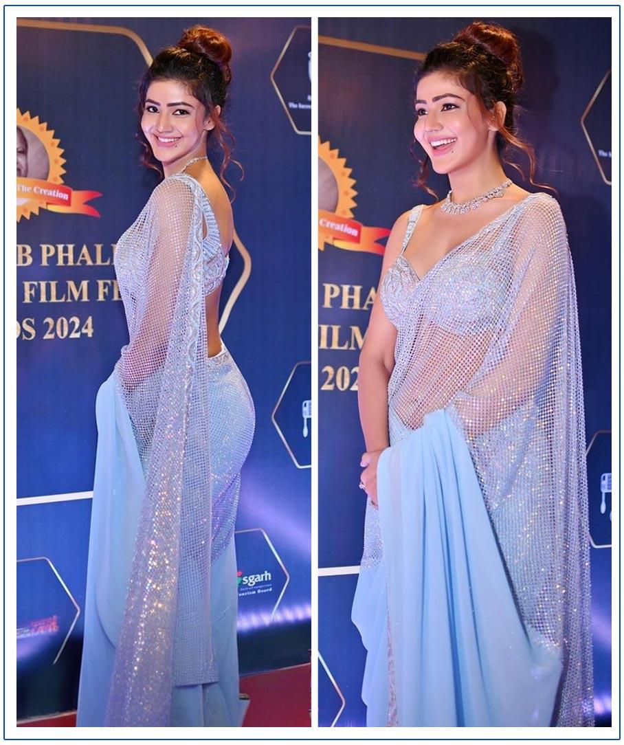 Soniya Bansal Turns Elegant In Blue Saree