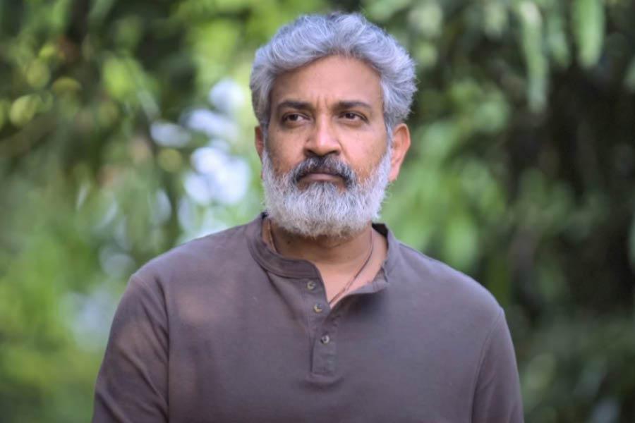 Rajamouli shocks fans with his acts for SSMB29