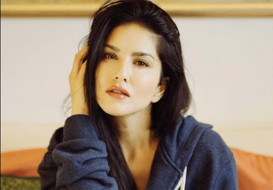 Sunny Leone Tops, She Too Shocked