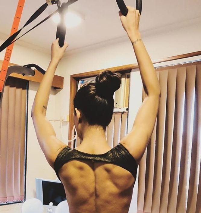 Pic: Former Beauty Flaunts Bare Back
