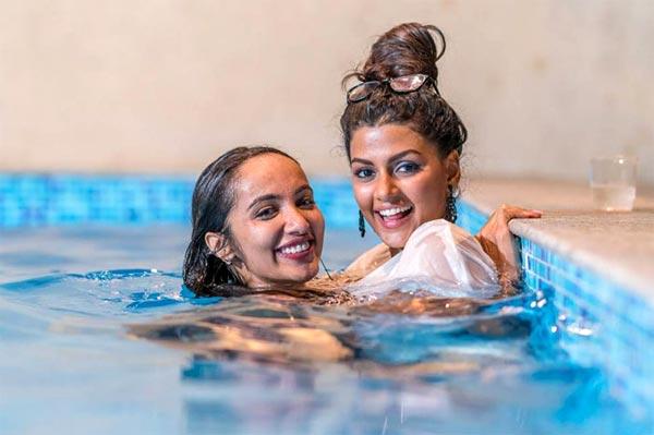 Her Swimming Pool Pic Gets Nasty!