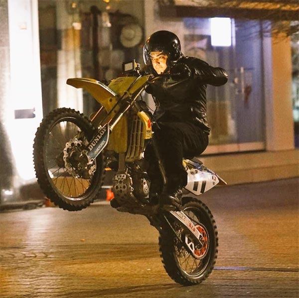 Star Hero's Motor Bike Stunts!