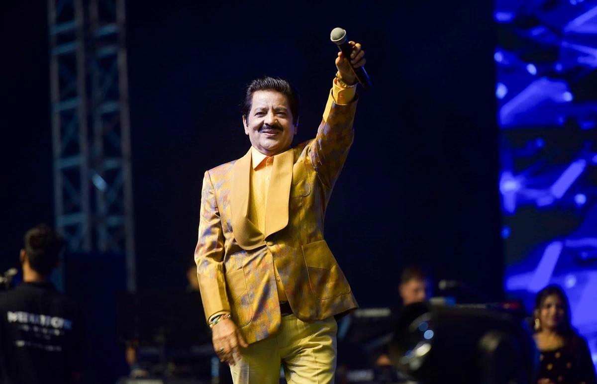 Udit Narayan Faces Backlash After Kissing Female Fan During Concert