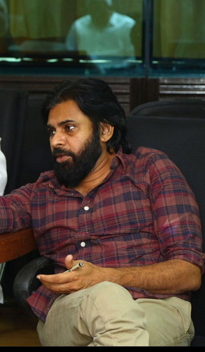 Fake Critic Fake Tweet on Pawan Kalyan