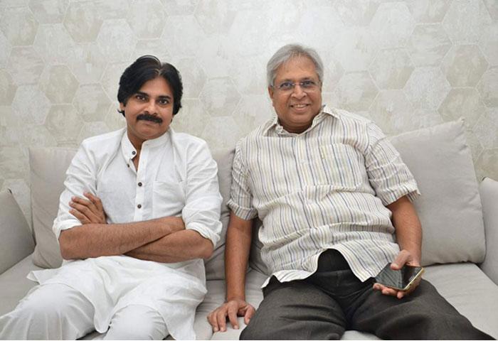 Undavalli Supports Pawan on CBN Comments