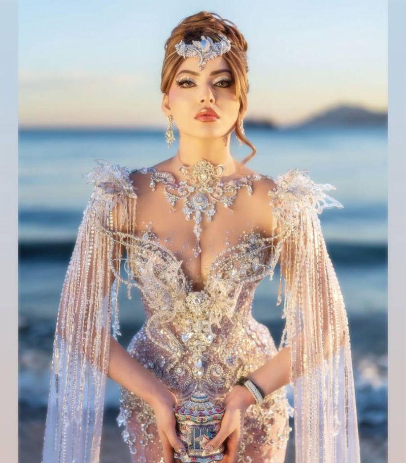 Urvashi Cannes Outfit Worth 1500 Crore