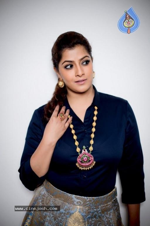 Star Daughter Proposes Love To Prabhas