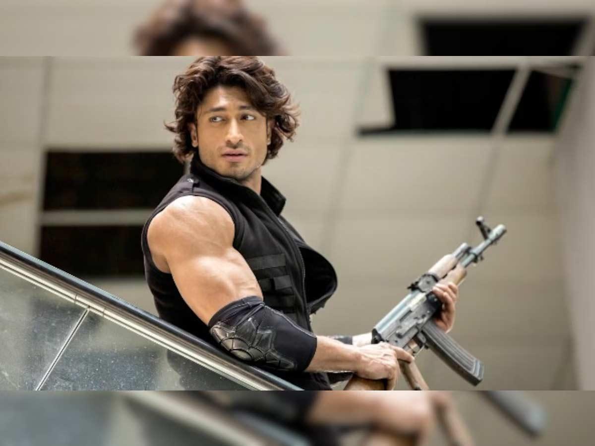 Vidyut Jammwal turns dare bare in the Himalayas