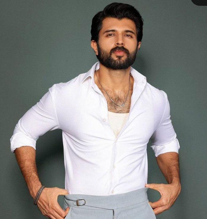 Vijay Devarakonda comes with emotional note