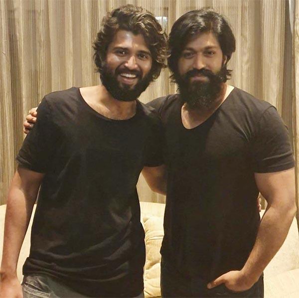 Vijay Devarakonda Bonding With Crazy Star