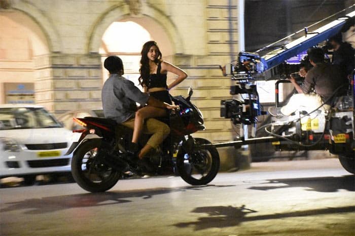 Pic Talk: Deverakonda And Hottie Risky Stunt
