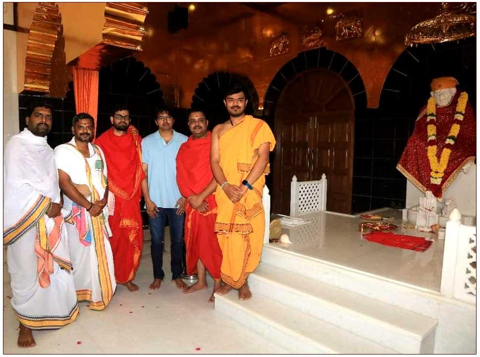 Vijay Paid Religious Visit To Sai Baba Temple